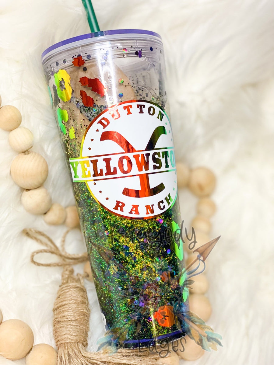 ✨Karol G Inspired Starbucks Snow Globe Tumbler✨Rhinestones from  @bossbabeblingg Vinyl from @teckwrapcraft #karolg #bichota #mamiii  #chingona #thequeen #starbucks #snowglobetumblers #custommade  #starbuckstumbler #handmade #vasosdecorativos #hechoamano